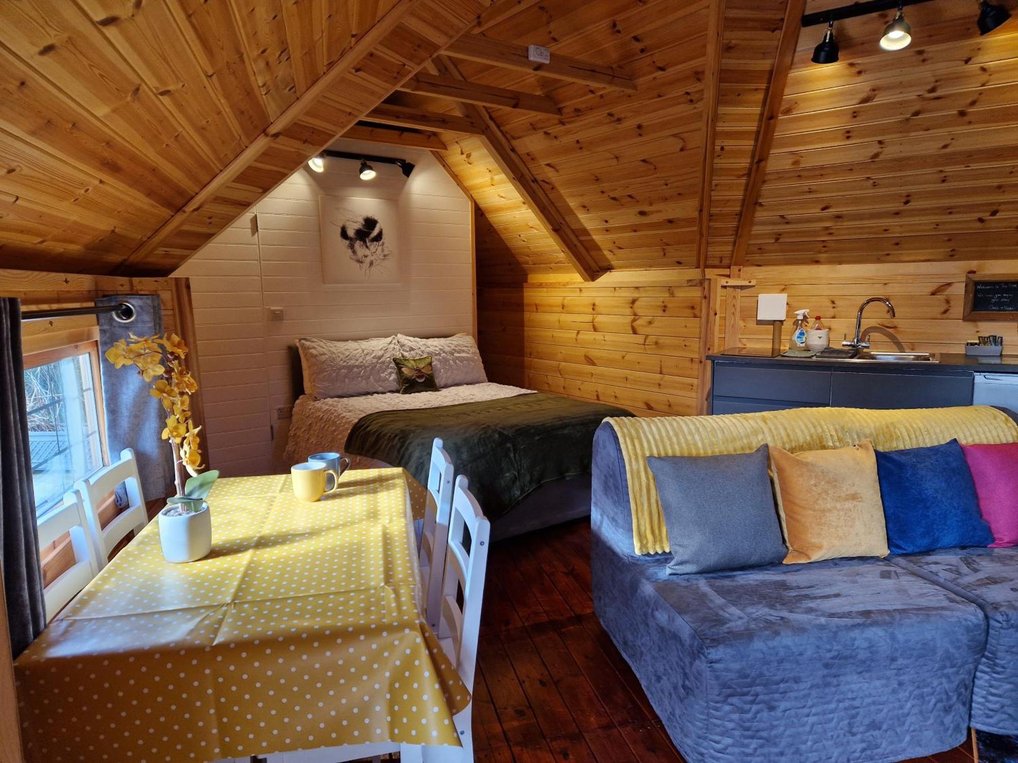 The Hive - Unique Log Cabin With Wood Burning Stove Ludchurch Kültér fotó