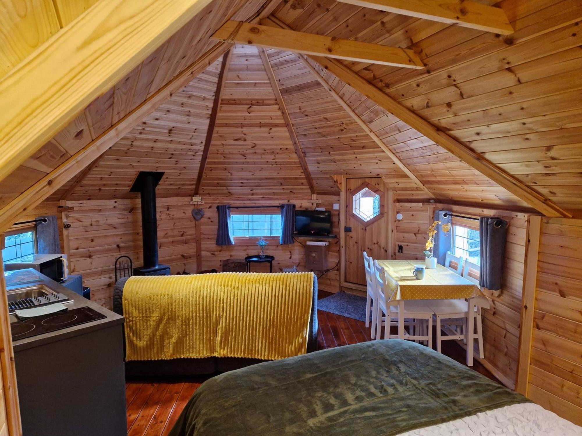 The Hive - Unique Log Cabin With Wood Burning Stove Ludchurch Kültér fotó
